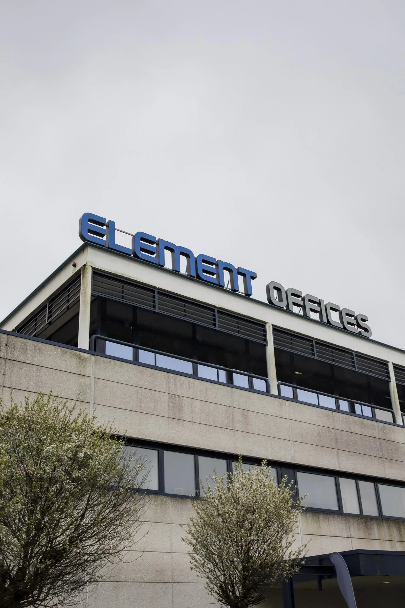 Kantoorgebouw met het logo van Element Offices aan de Markerkant 13 in Almere.